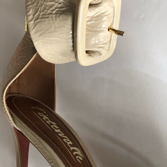 L’intervalle strappy heels.. size 6 3” heel 💛 - Picture 5 of 7